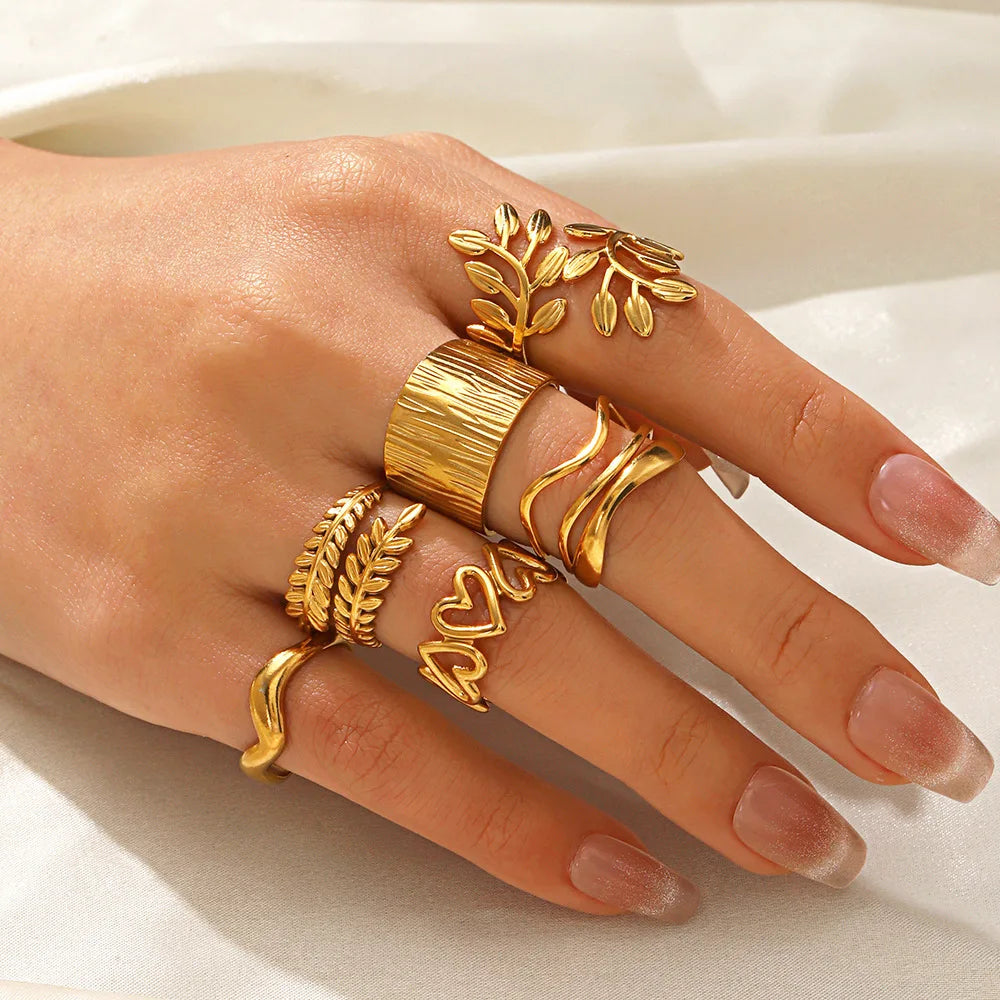 Bague en acier inoxydable de couleur or en forme de cœur pour femmes, bague à motif creux pour le doigt, bijoux étanches, cadeau pour petite amie, bijoux pour femme, anneaux